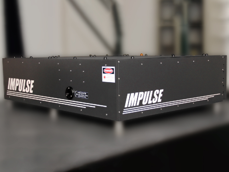 半導(dǎo)體泵浦摻鐿全固態(tài)光纖飛秒激光器